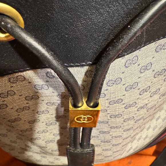 Gucci Stylish Black and Gray Bucket Bag - Picture 6 of 13